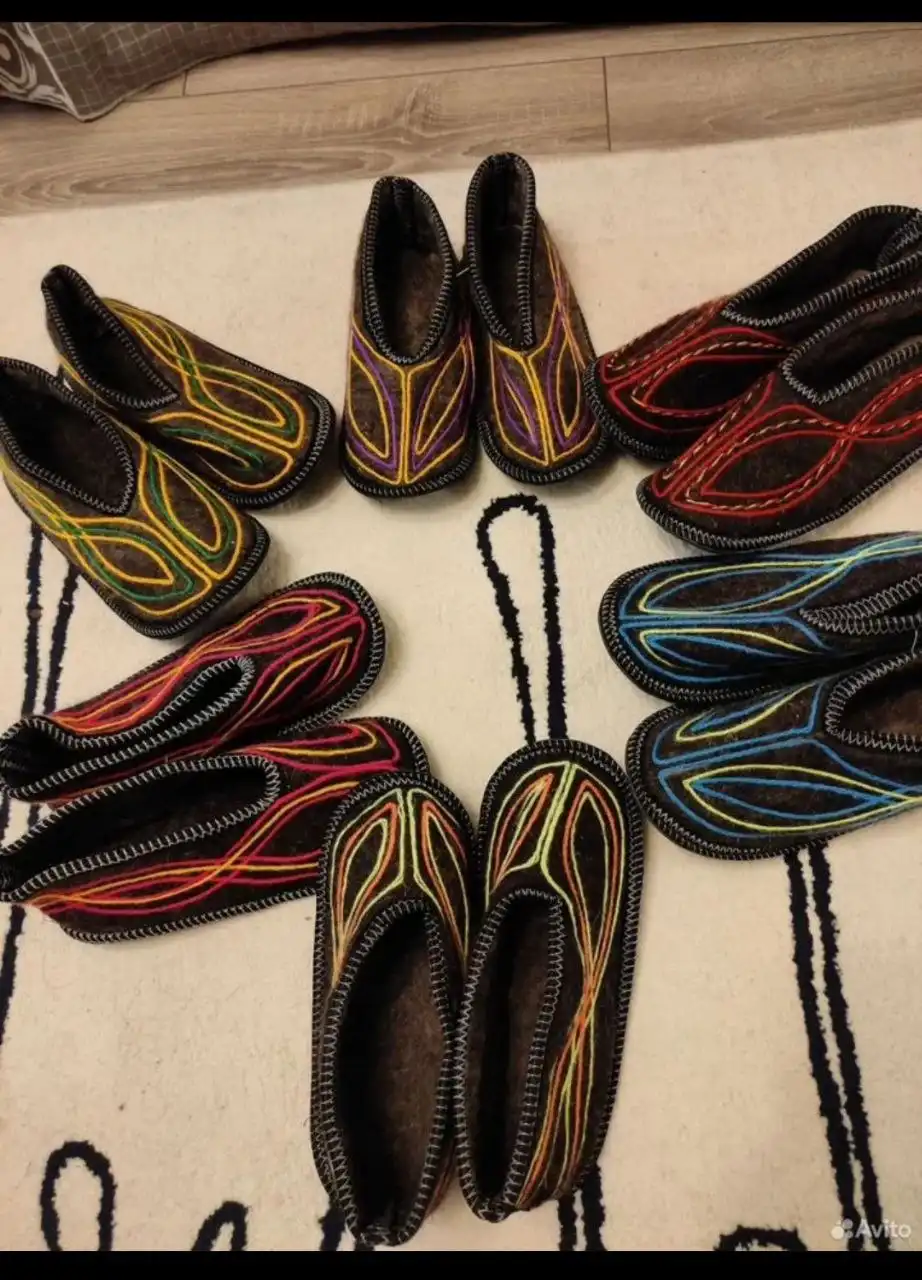 Продажа тапочек Чуни ручной работы из натуральной овечьей шерсти