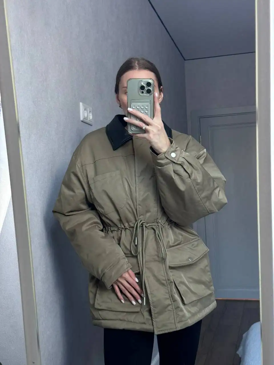 Трендовая женская куртка рабочего стиля