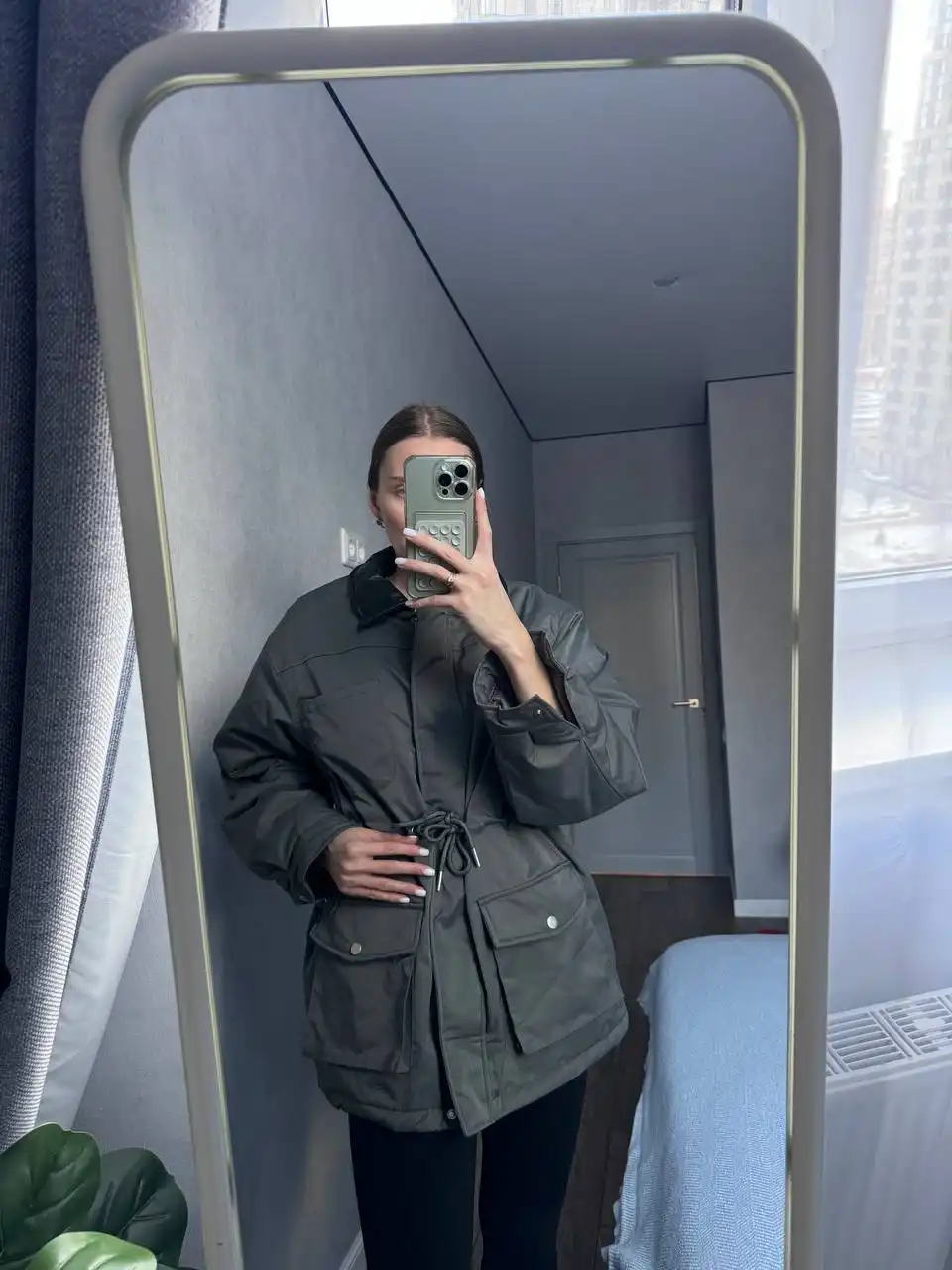 Трендовая женская куртка рабочего стиля