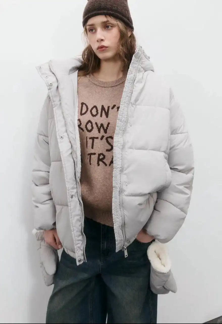 Продажа зимней куртки с варежками