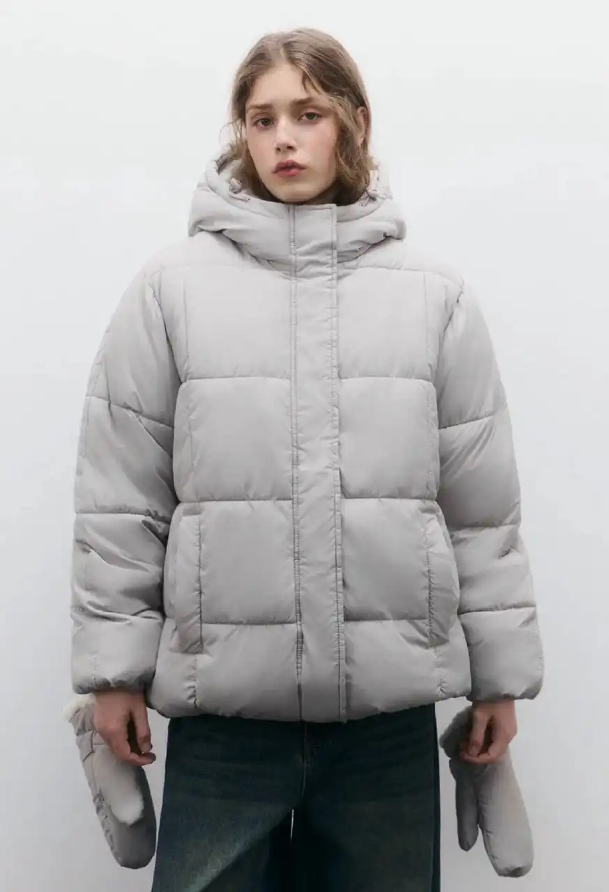 Продажа зимней куртки с варежками