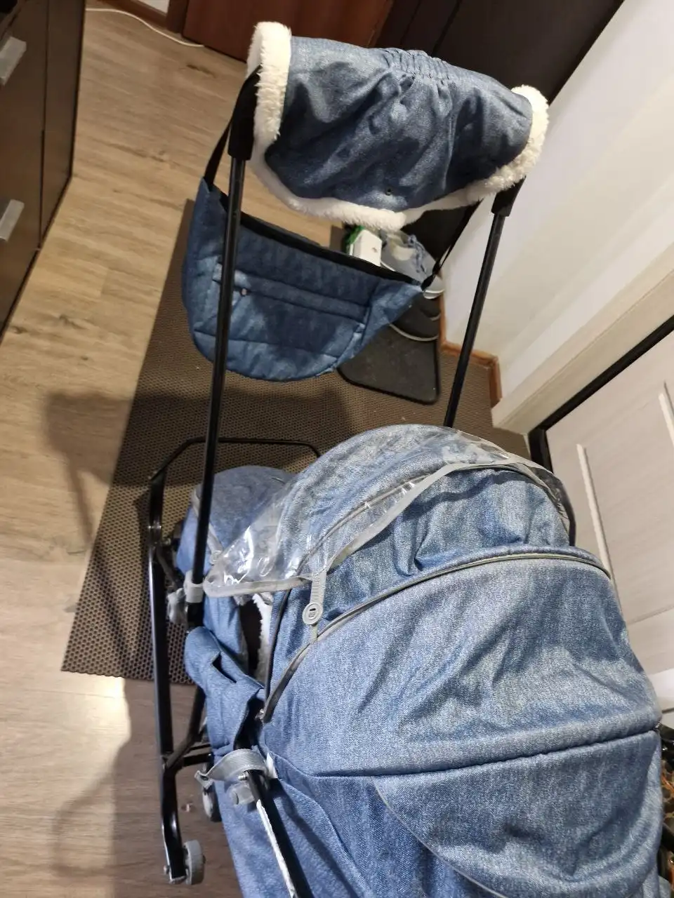 Санки на колесиках с аксессуарами