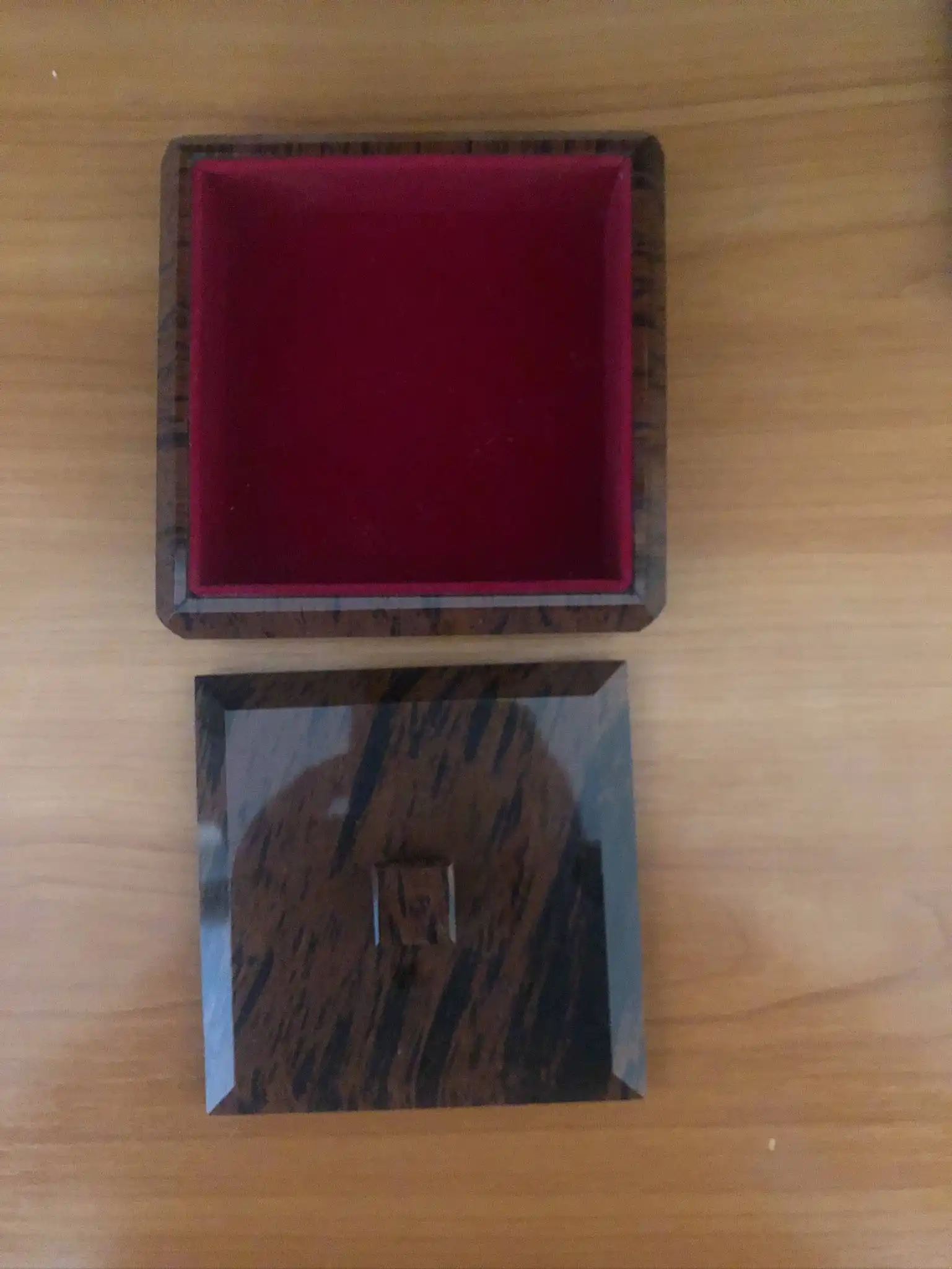 Шкатулка из натурального обсидиана ручной работы