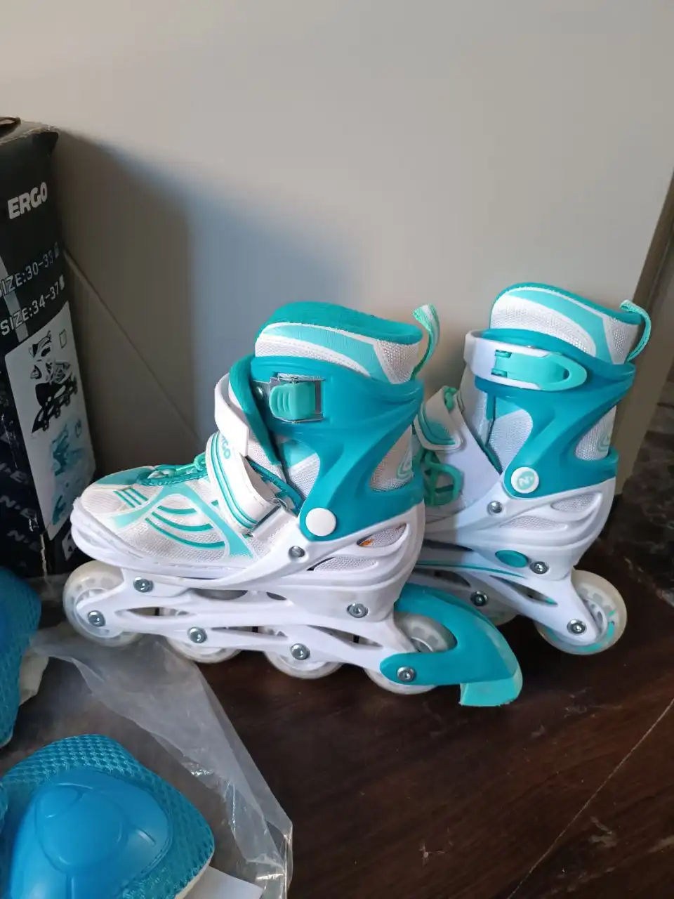 Продам детские раздвижные ролики размер 30-33
