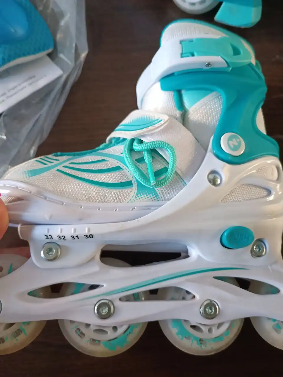 Продам детские раздвижные ролики размер 30-33