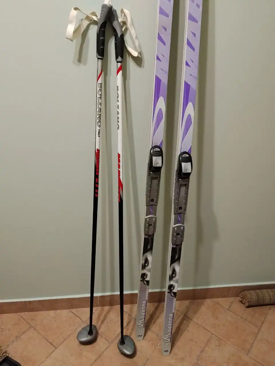 Продам лыжи и ботинки 37 размер