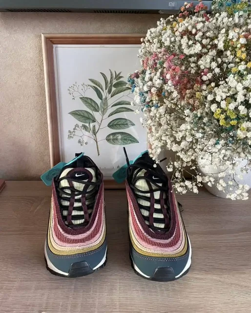 Продажа новых кроссовок Nike Air Max 97 размер 36.5 - Куртки в Балашиха