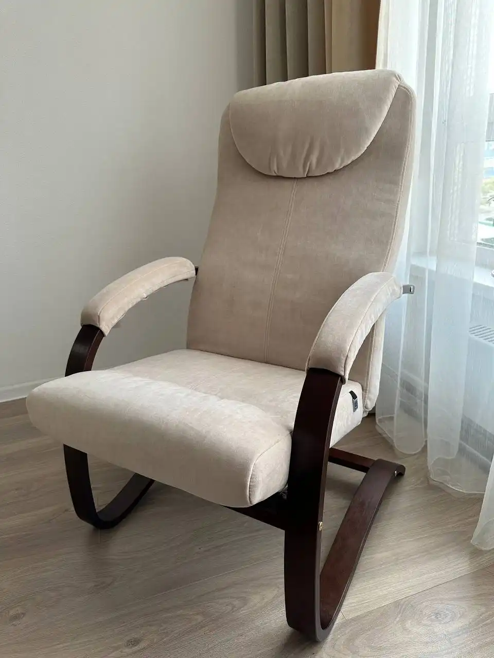Кресло-качалка новая ткань антикоготь дубовые боковины - Мебель (Барахолка) в Балашиха