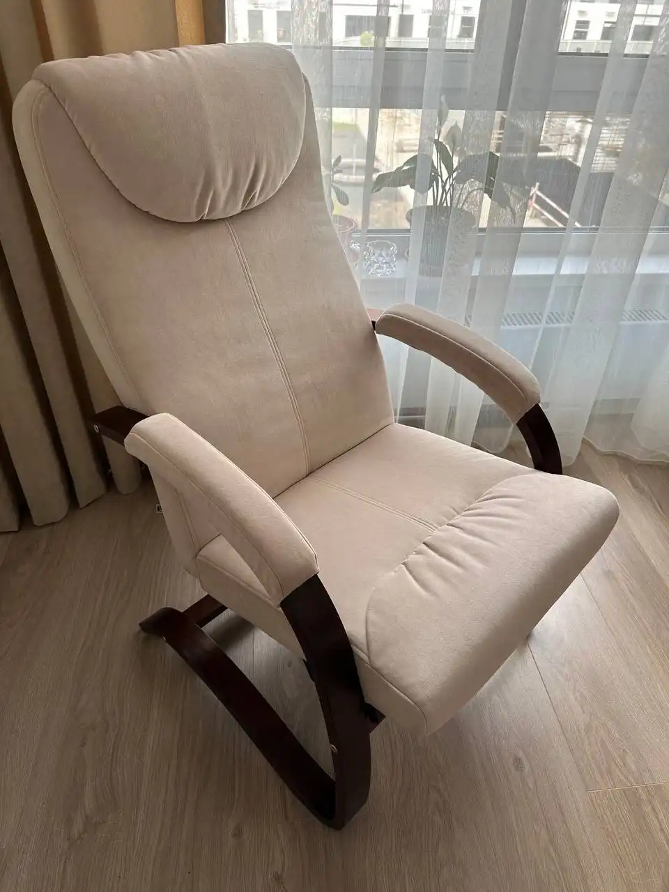 Кресло-качалка новая ткань антикоготь дубовые боковины - Мебель (Барахолка) в Балашиха