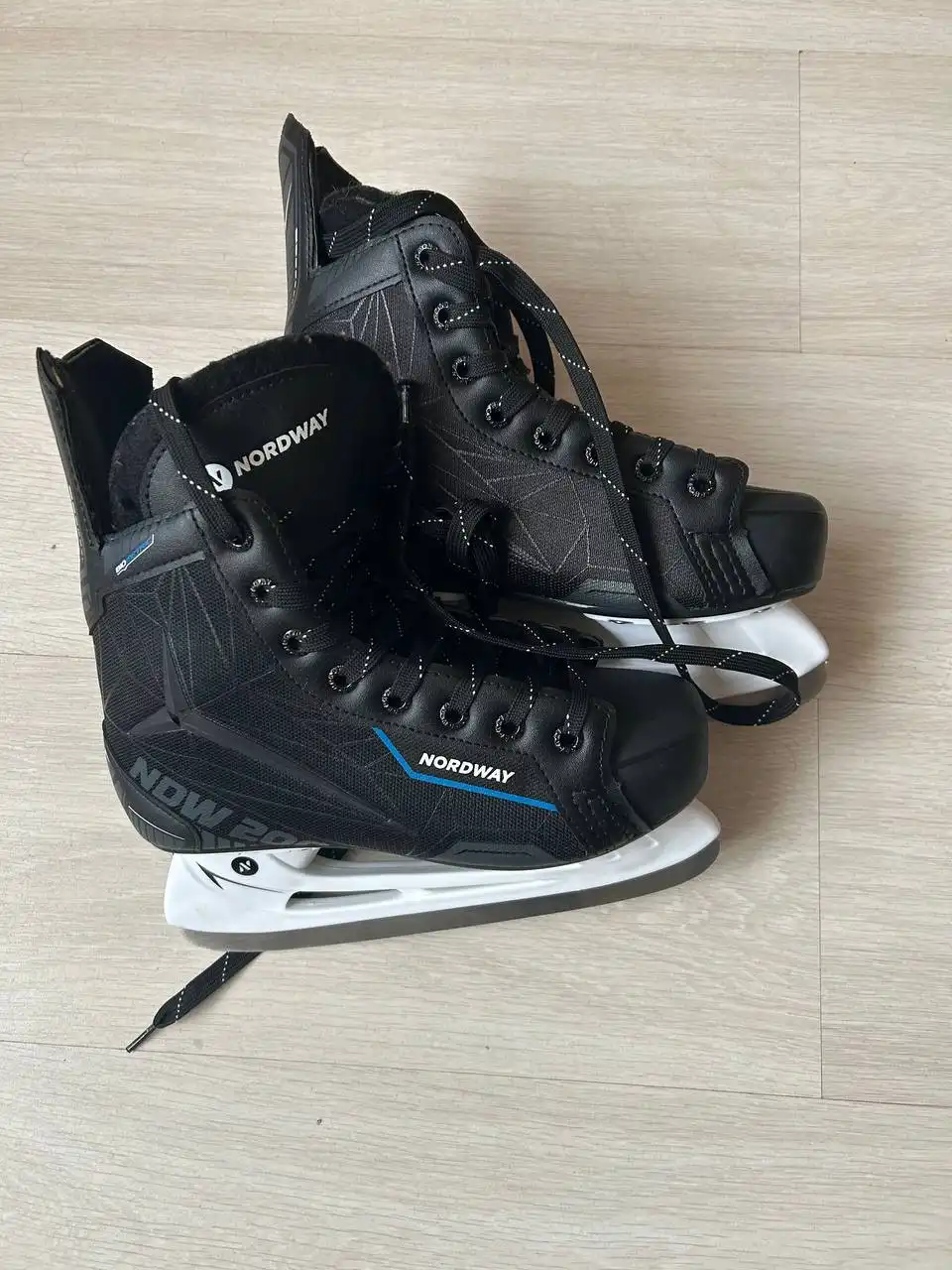 Продажа коньков и лыжных ботинок - Спортивный инвентарь (Хобби и отдых) в Балашиха