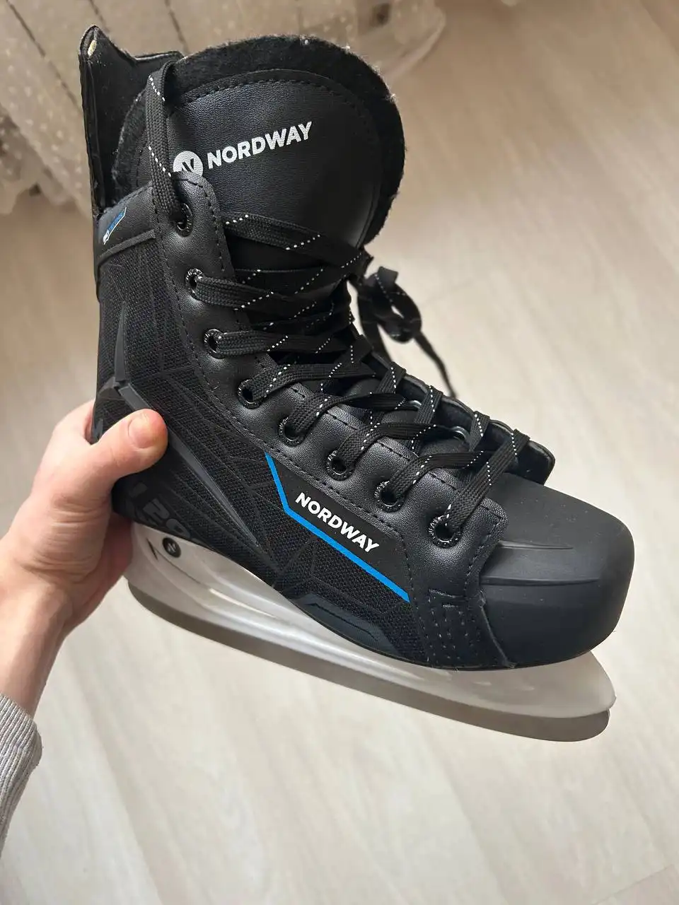 Продажа коньков и лыжных ботинок - Спортивный инвентарь (Хобби и отдых) в Балашиха