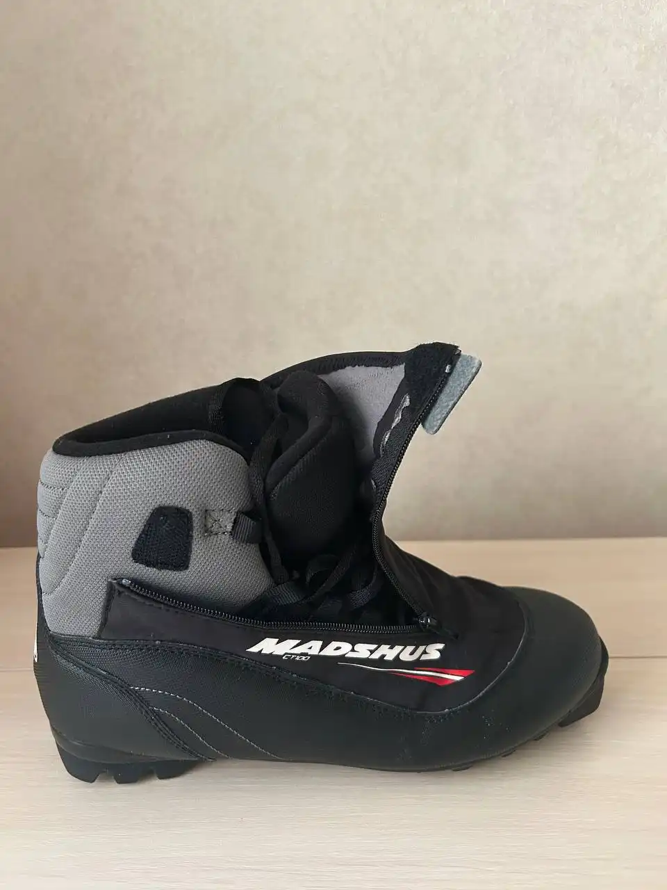 Продажа коньков и лыжных ботинок - Спортивный инвентарь (Хобби и отдых) в Балашиха