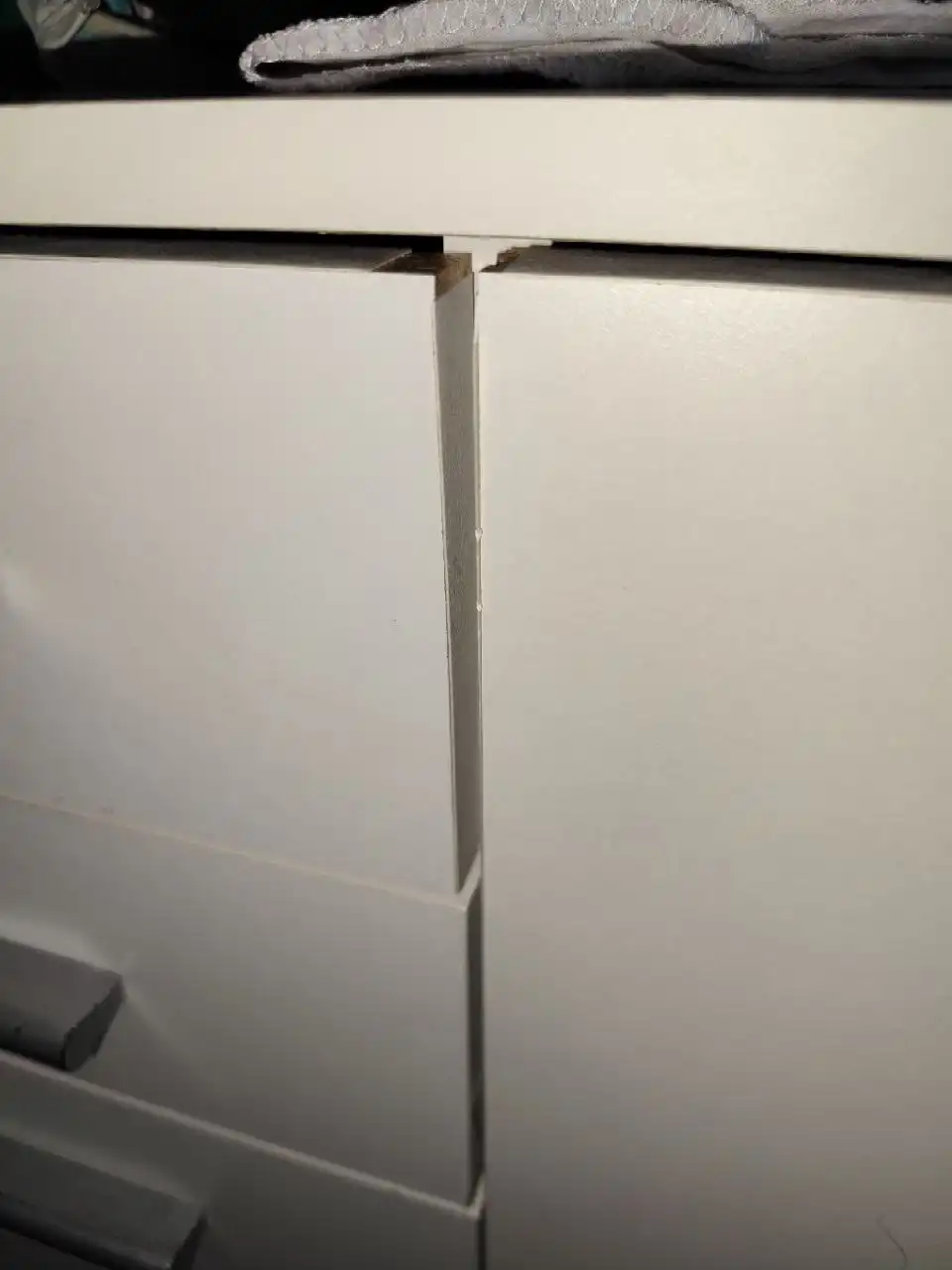 Продажа белого комода из дерева и ЛДСП - Мебель (Для дома и дачи) в Балашиха