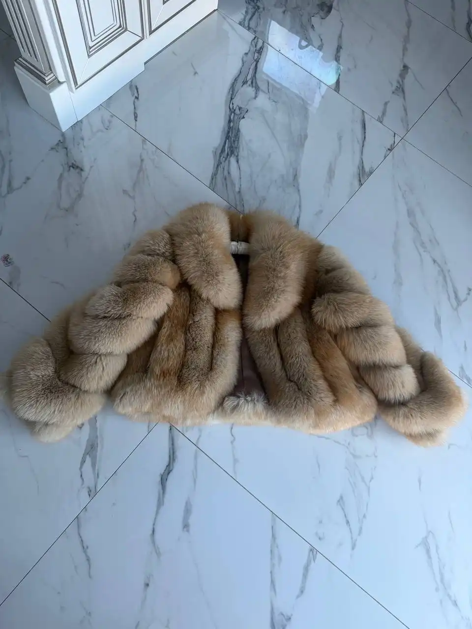 Продам шубу из лисы новая с биркой - Одежда (Барахолка) в Балашиха