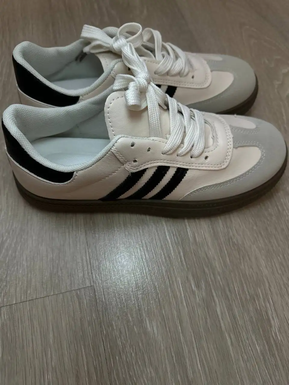 Продажа новых женских кроссовок и платьев - Женская обувь и одежда (Одежда) в Балашиха