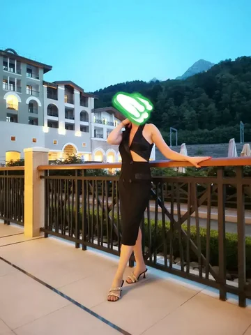 Продам платье оригинального кроя размер 42 - Костюмы в Балашиха