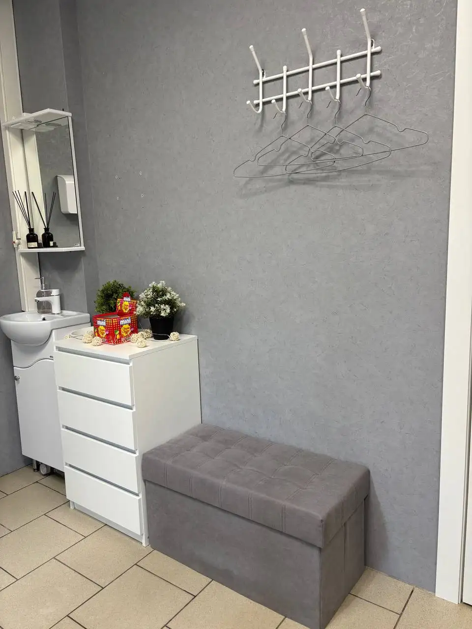 Продажа мебели: комоды, стеллажи, тумбочка и пуфик - Барахолка в Балашиха