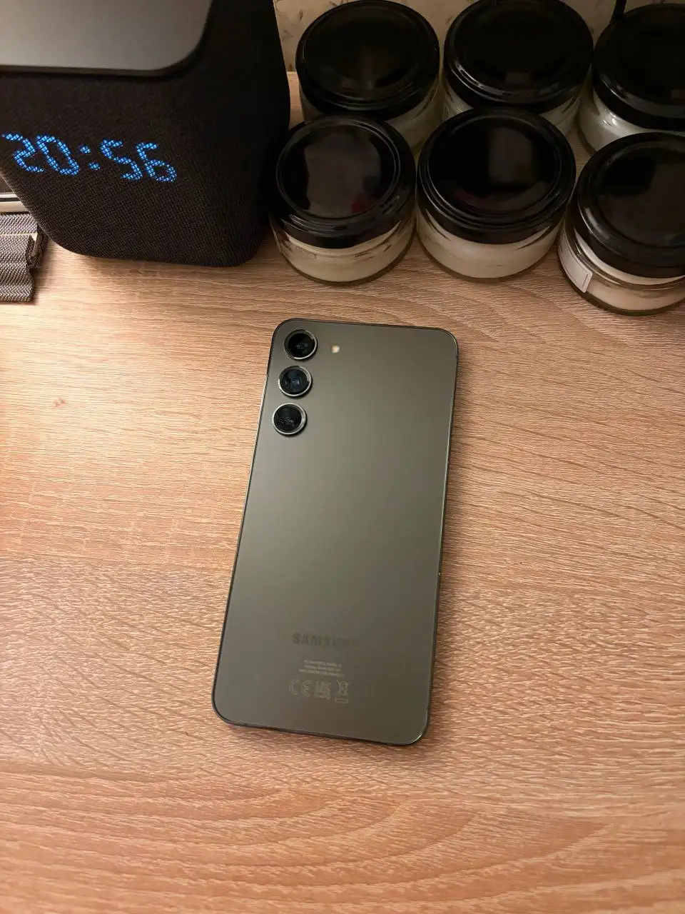 Продам Samsung S23 Plus 8/256 с царапинами - Смартфоны (Электроника) в Балашиха