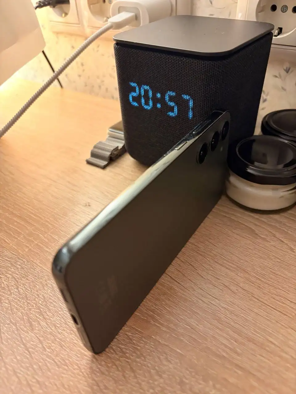 Продам Samsung S23 Plus 8/256 с царапинами - Смартфоны (Электроника) в Балашиха