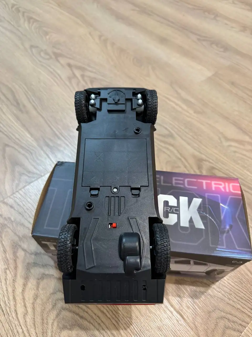 Машинка на пульте управления - Радиоуправляемые модели (Хобби и отдых) в Балашиха