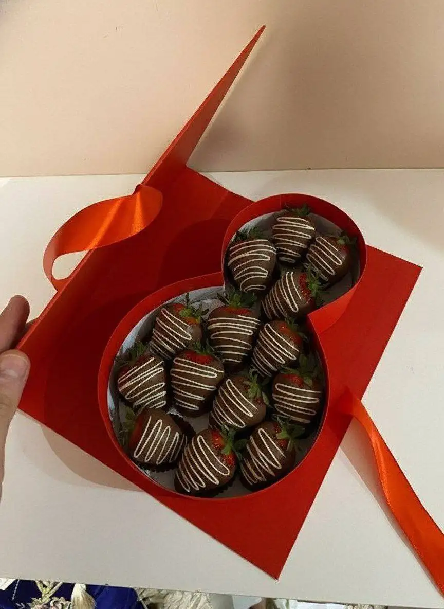 Клубника в бельгийском шоколаде на 8 марта - Подарки (Хобби и отдых) в Балашиха