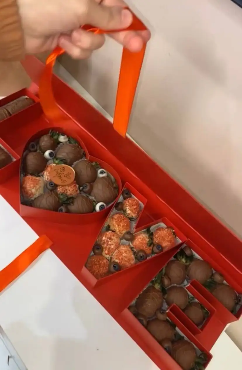 Клубника в бельгийском шоколаде на 8 марта - Подарки (Хобби и отдых) в Балашиха