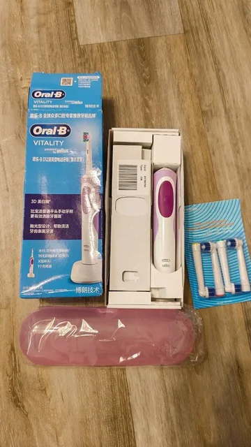 Электрическая зубная щётка - Очки и аксессуары в Балашиха