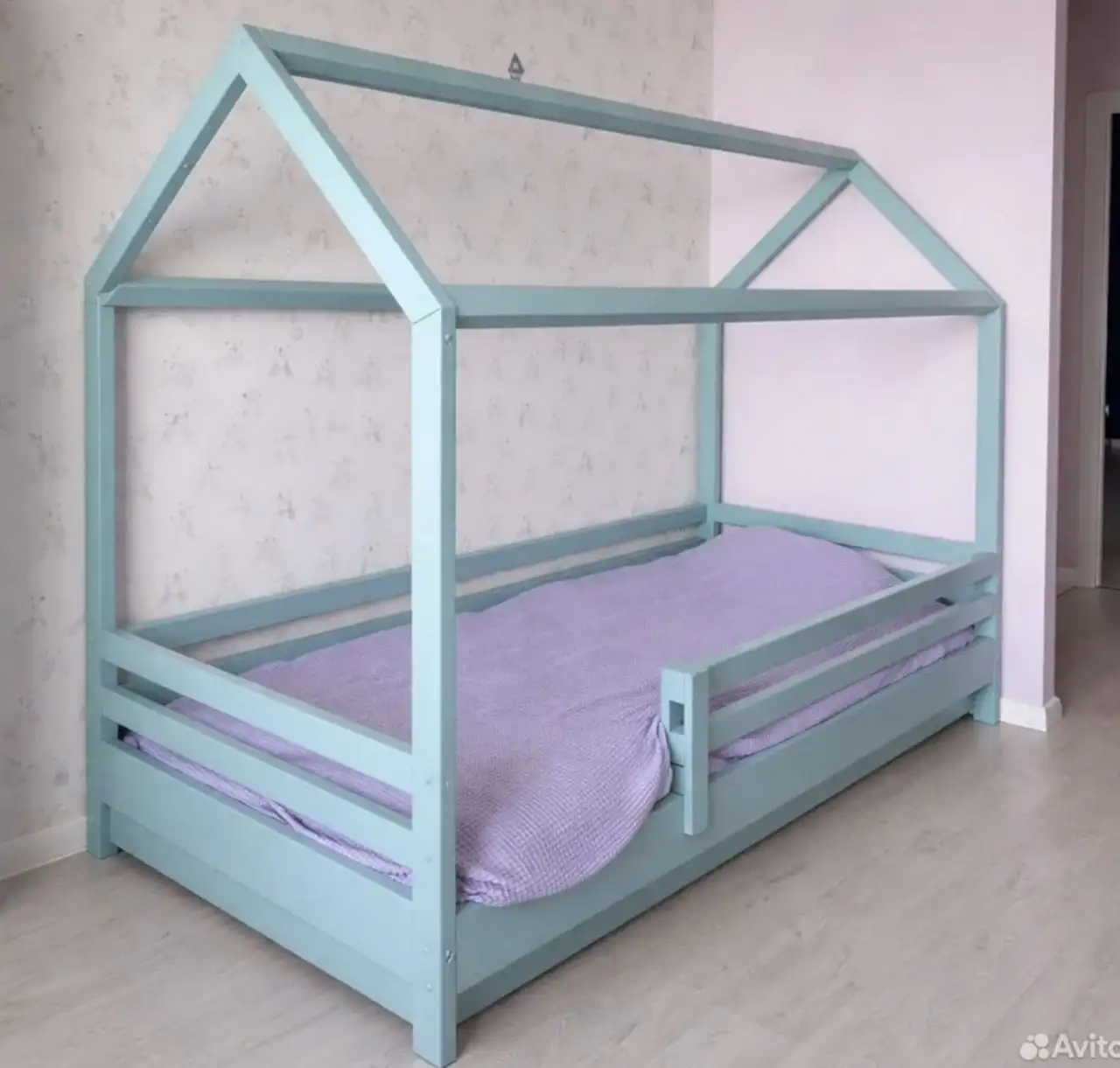 Две детские кровати-домики из массива берёзы с матрасами - Детская мебель (Товары для детей) в Балашиха