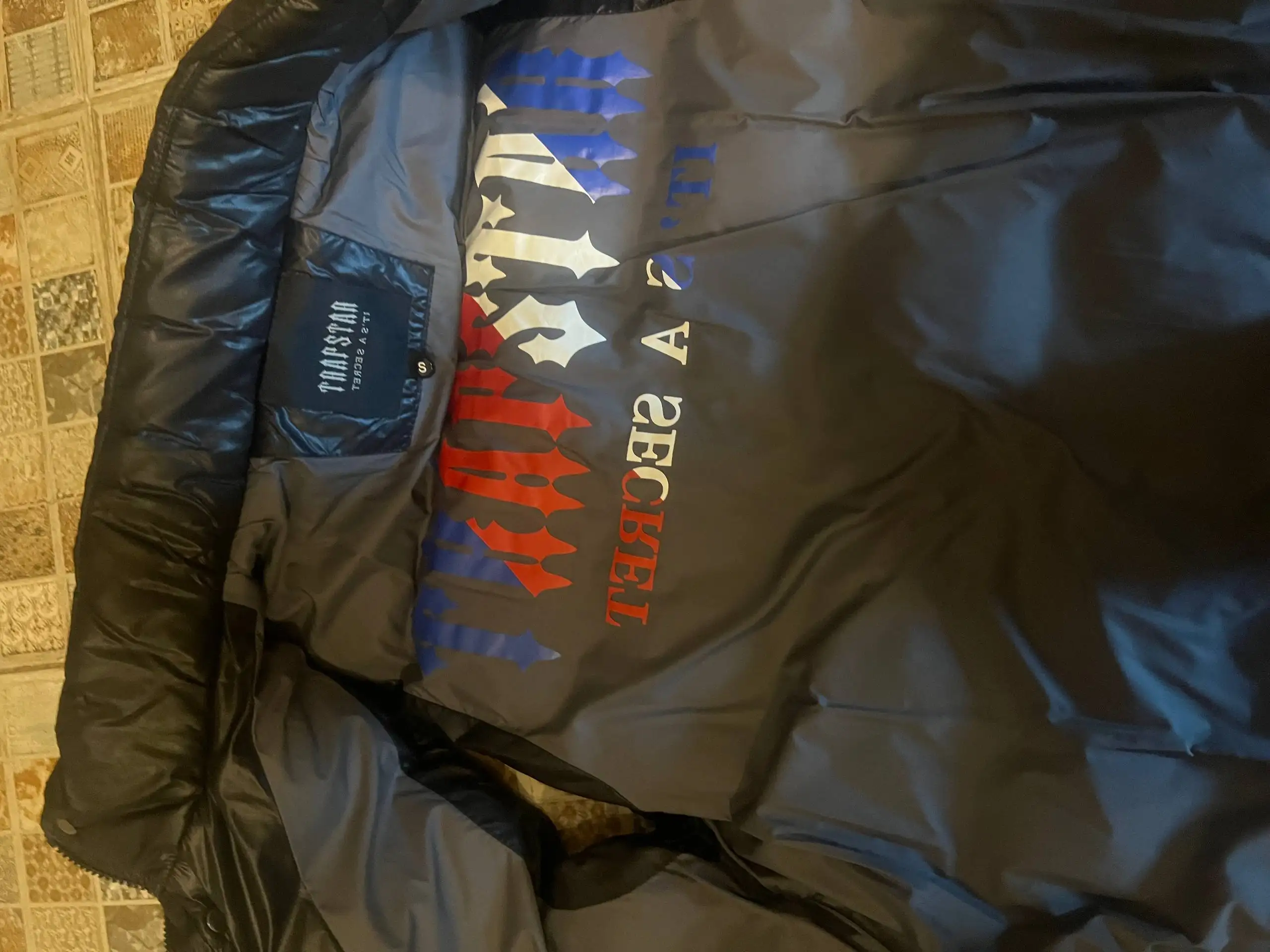 Продам жилетку Trapstar размер S - Верхняя одежда (Одежда) в Балашиха