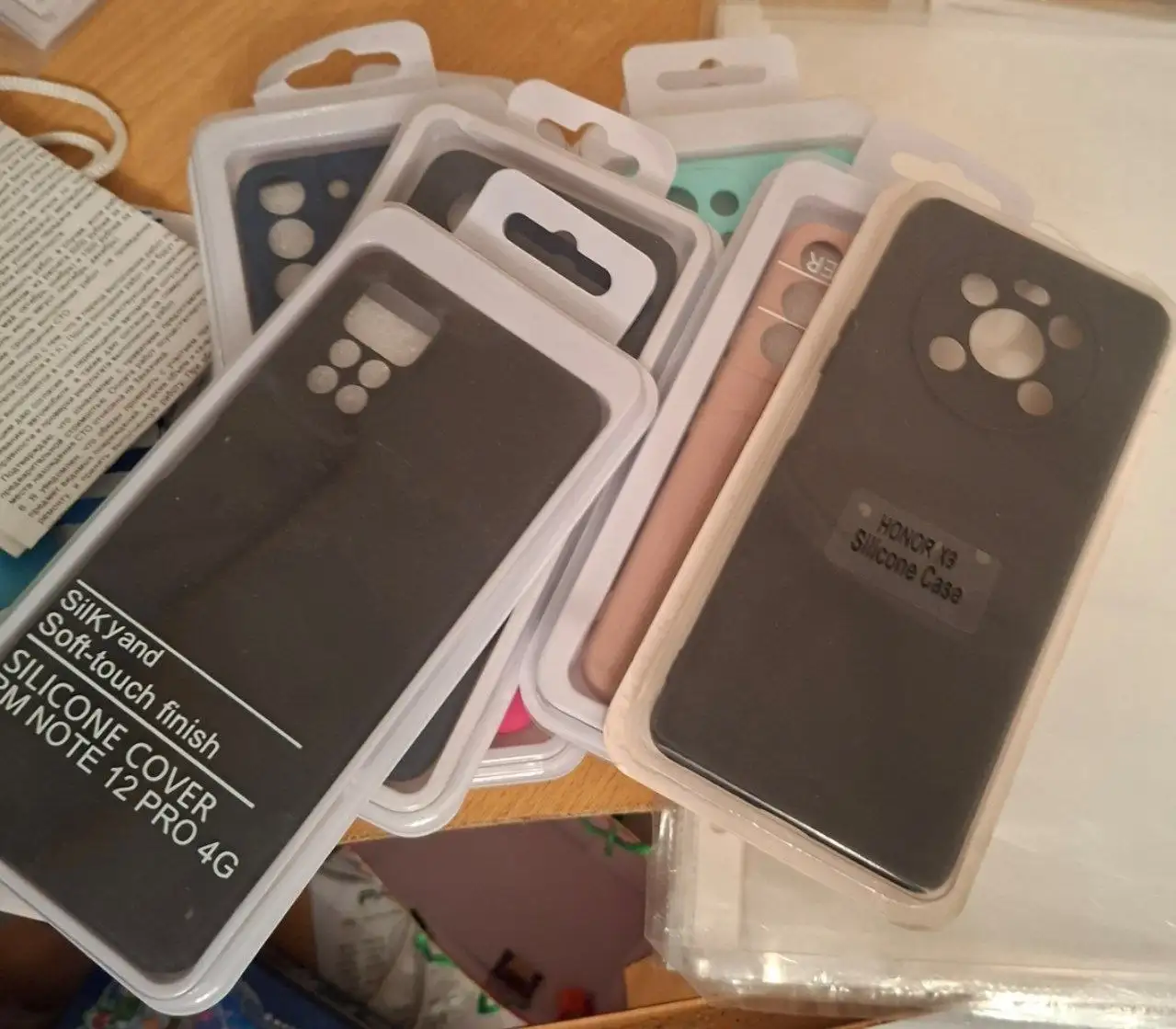 Продам наушники Borofone б/у и чехлы на телефон новые - Барахолка в Балашиха