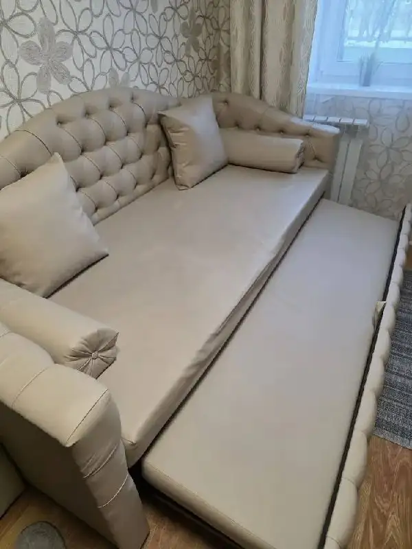 Продам диван б/у в хорошем состоянии, эко кожа - Мебель (Для дома и дачи) в Балашиха