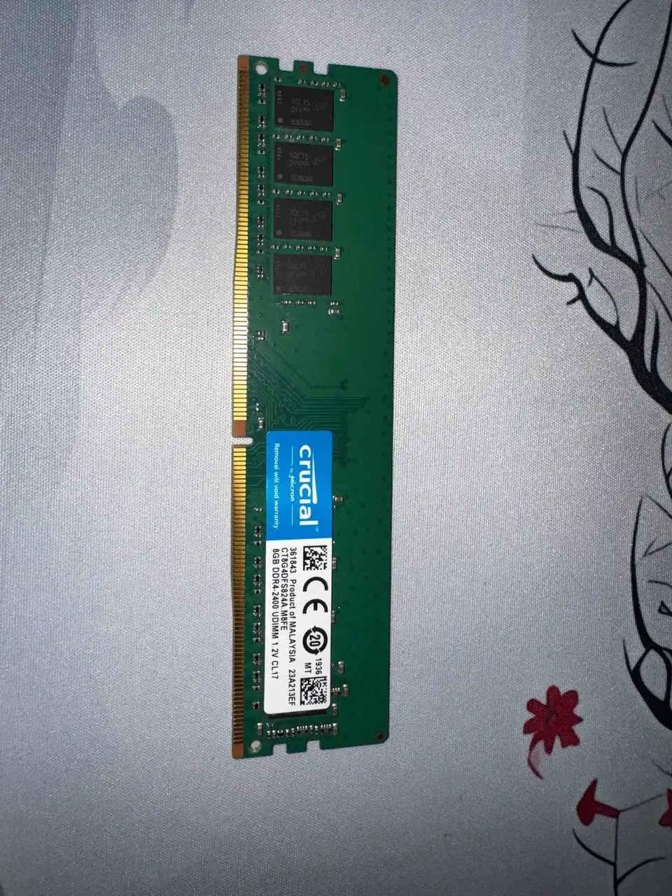 Продам ОЗУ Crucial DDR4 8GB 2400MHz - Компьютерные комплектующие (Электроника) в Балашиха