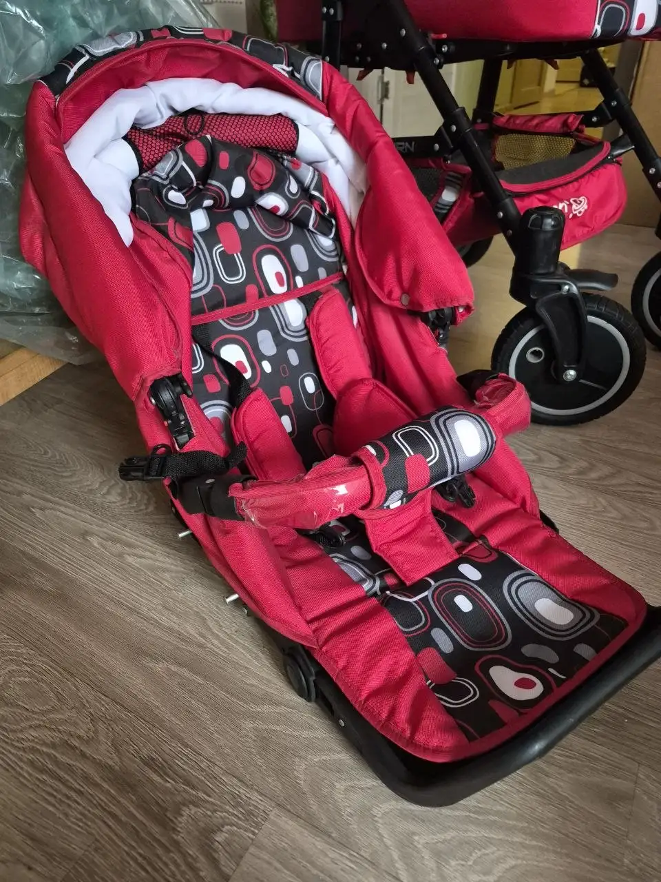 Новая коляска в Балашихе - Коляски (Товары для детей) в Балашиха