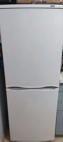 Холодильник ATLANT ХМ 4010-022 с поврежденной полкой - Бытовая техника в Балашиха