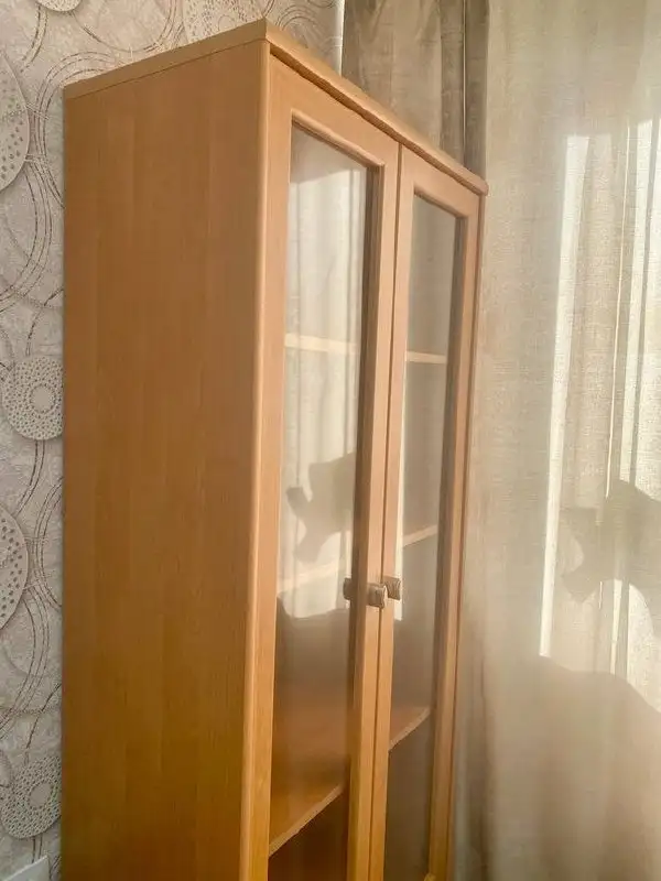 Книжный шкаф Икеа двухстворчатый со стеклянными дверями - Мебель (Для дома и дачи) в Балашиха