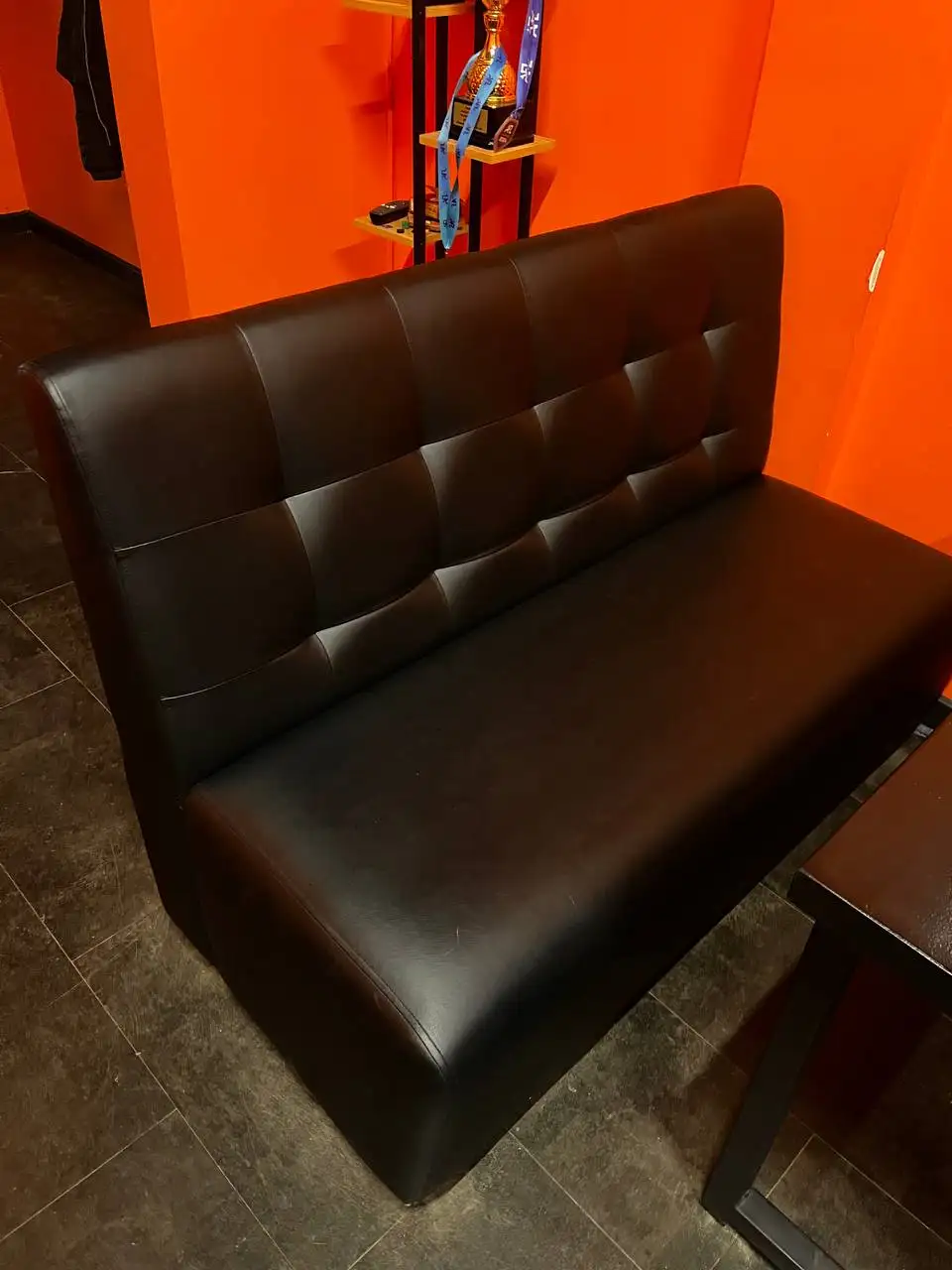 Столы и диваны по ул. Реутовская 29 - Барахолка в Балашиха