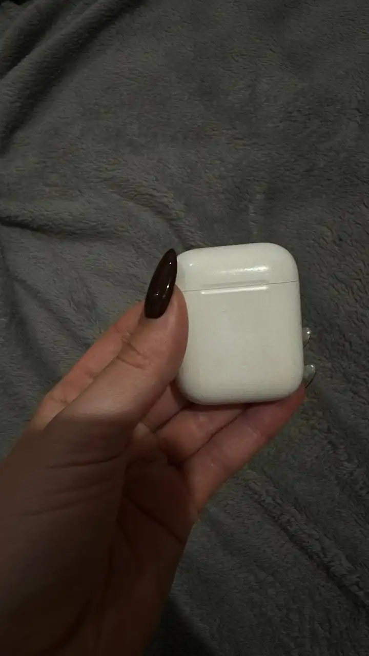 Продажа AirPods 2 и пауэрбанка Xiaomi - Электроника в Москва