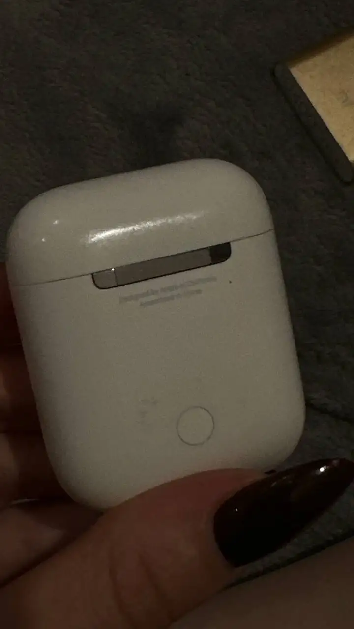 Продажа AirPods 2 и пауэрбанка Xiaomi - Электроника в Москва