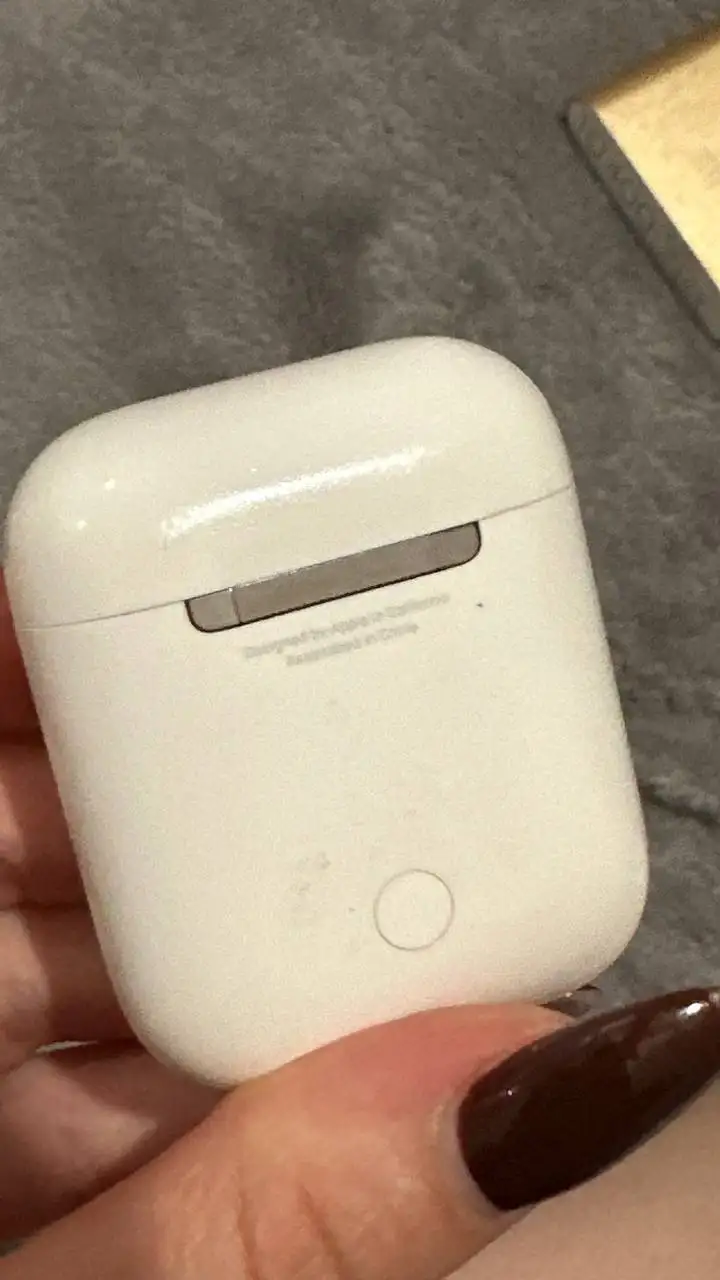 Продажа AirPods 2 и пауэрбанка Xiaomi - Электроника в Москва