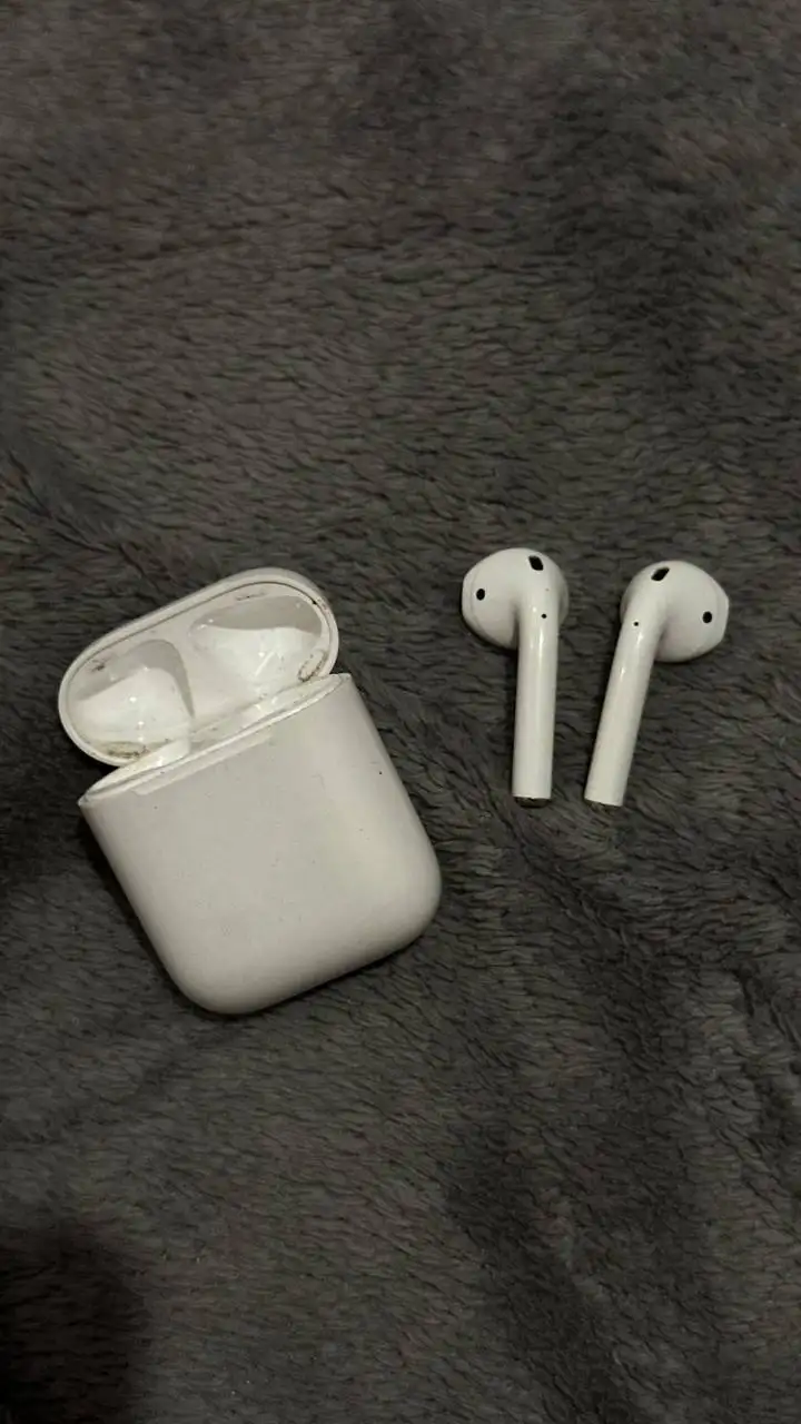 Продажа AirPods 2 и пауэрбанка Xiaomi - Электроника в Москва
