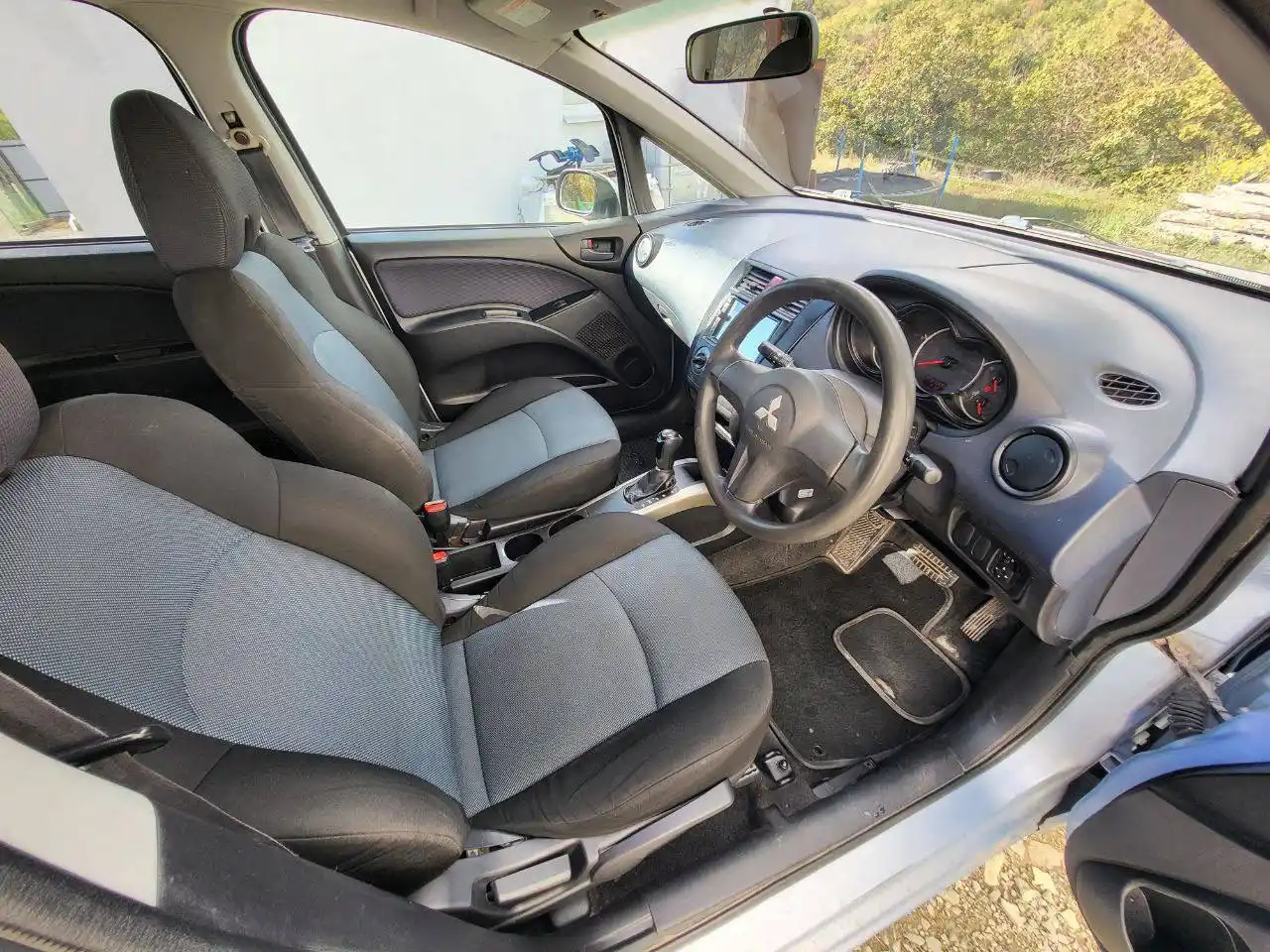 Митсубиси ккольт плюс 2004 г.в.