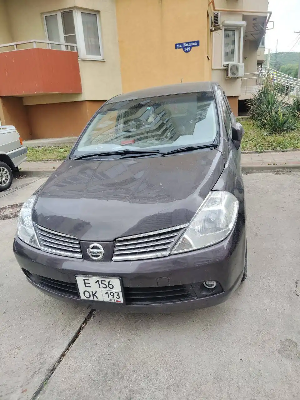 Nissan Tiida 2007 серый, правый руль