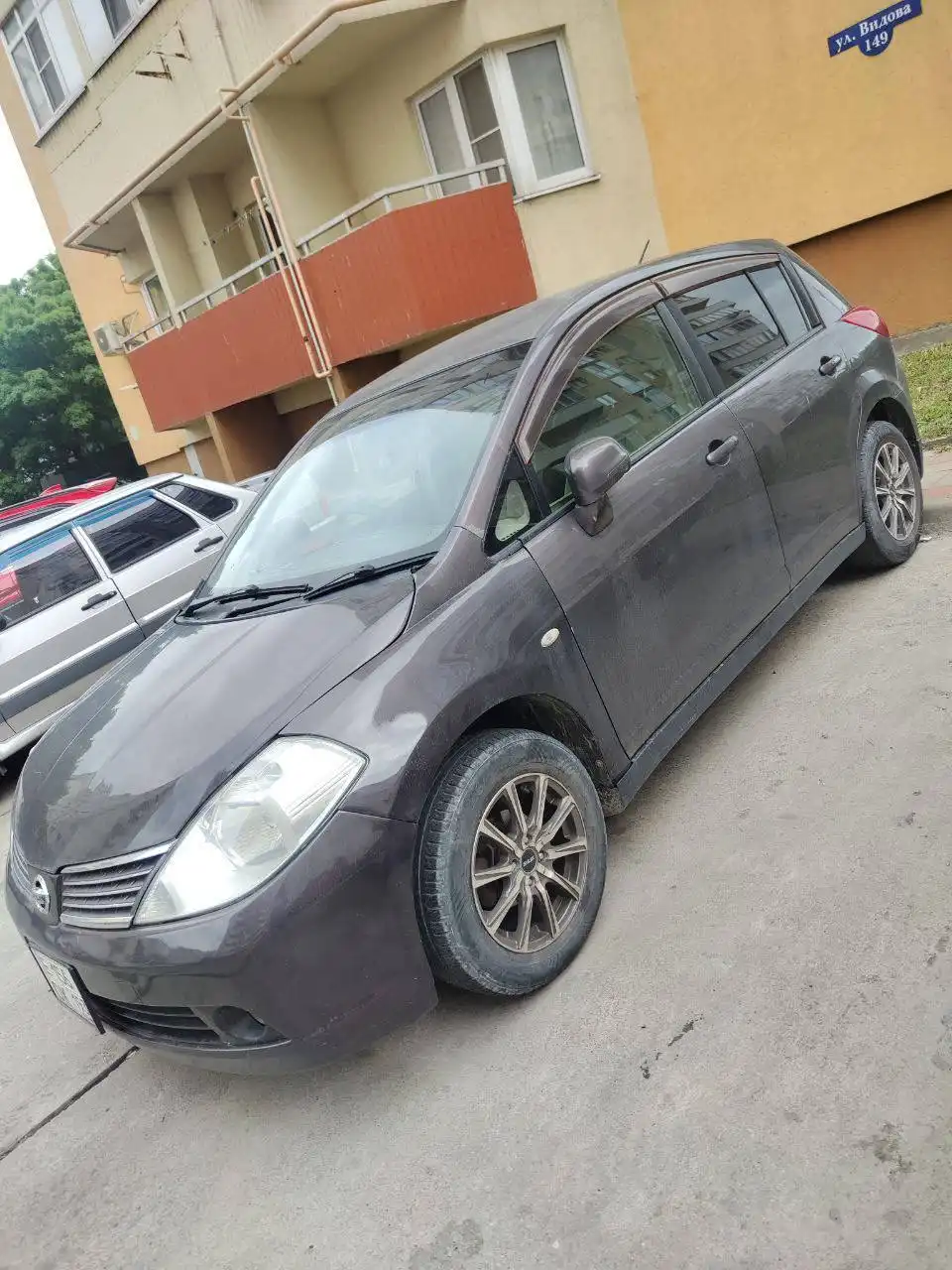 Nissan Tiida 2007 серый, правый руль