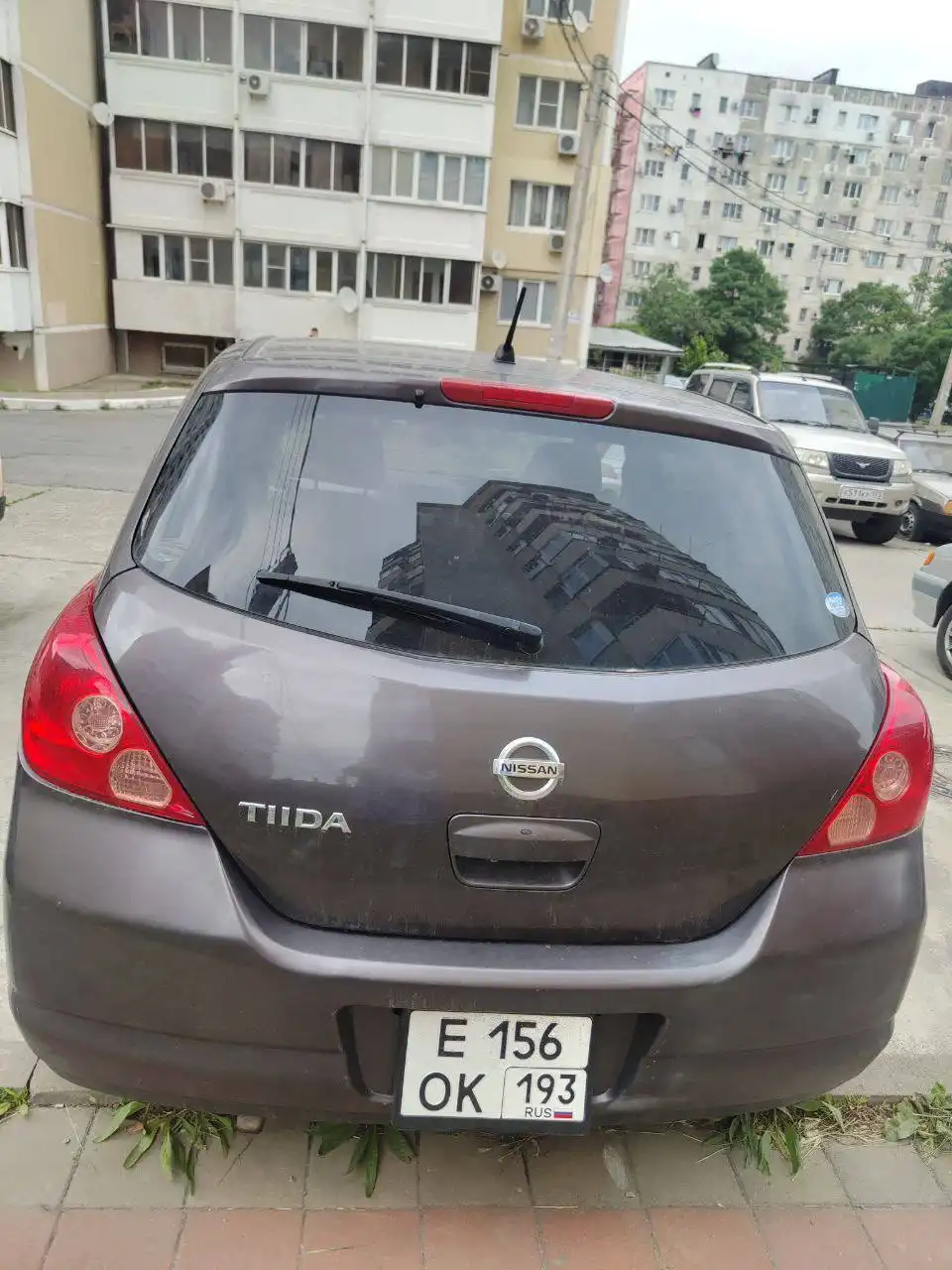 Nissan Tiida 2007 серый, правый руль