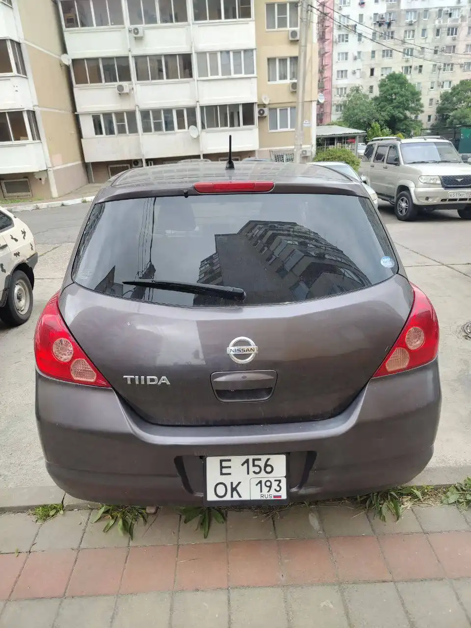 Nissan Tiida 2007 серый, правый руль