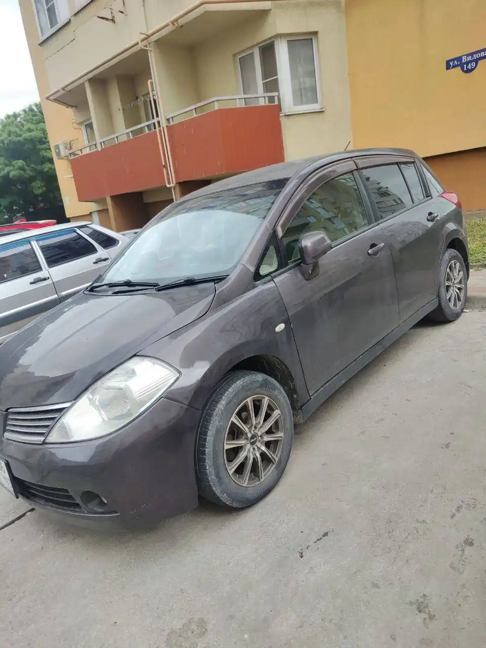 Nissan Tiida 2007 серый, правый руль