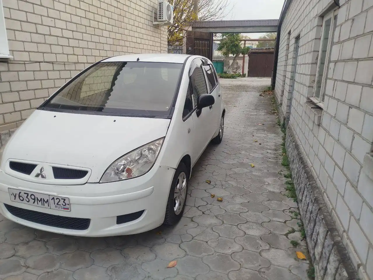 Продажа автомобиля Mitsubishi Colt 2003 года