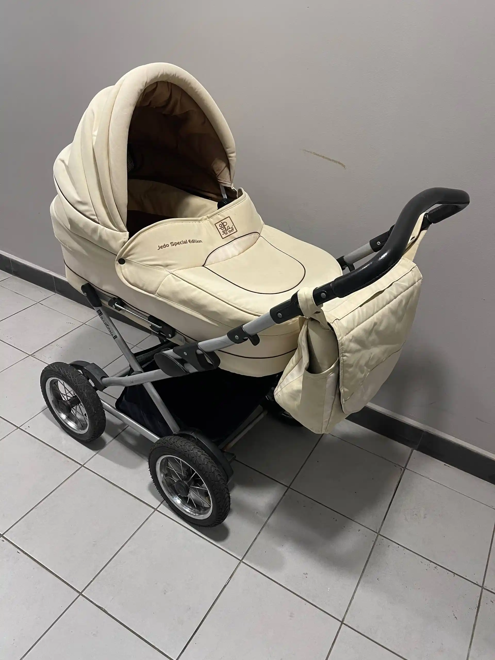 Продам коляску 2в1