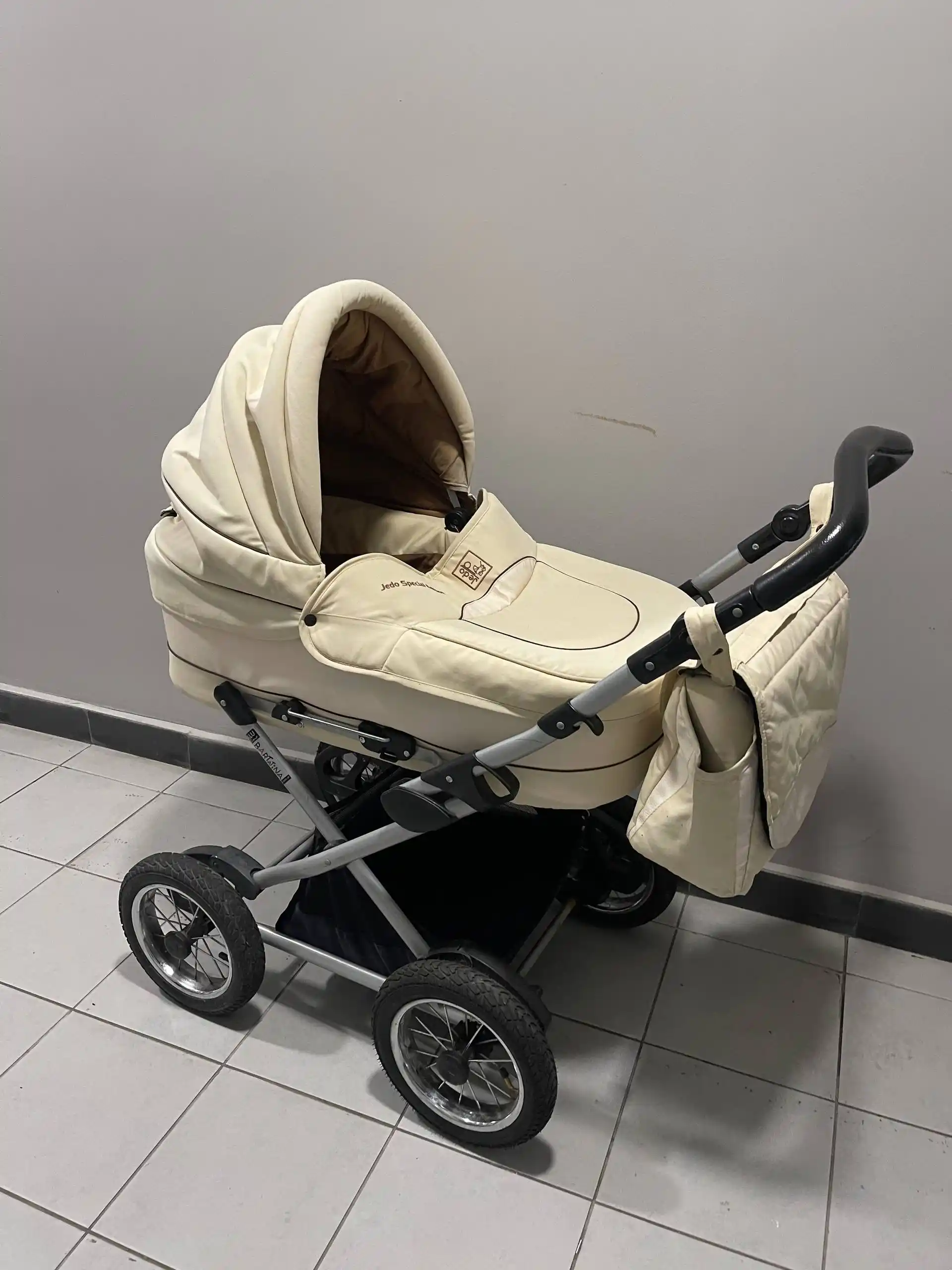 Продам коляску 2в1