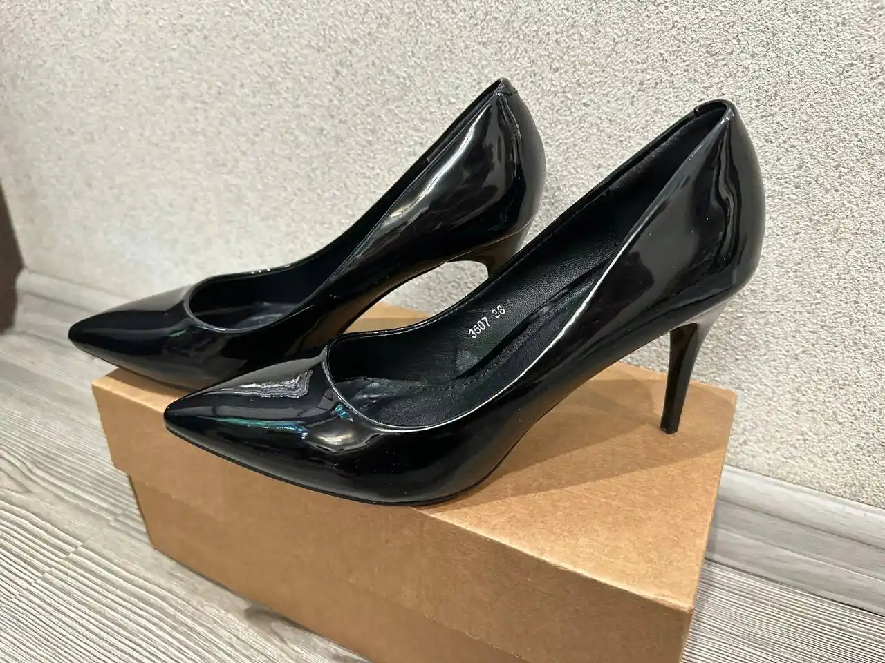 Ботинки кожаные и туфли